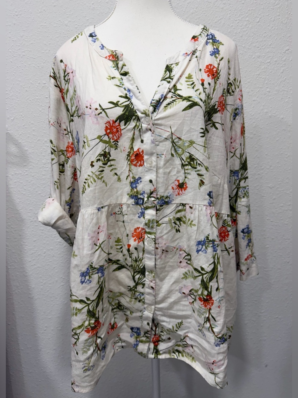JONES & CO White Floral Tunic Blouse EUC
